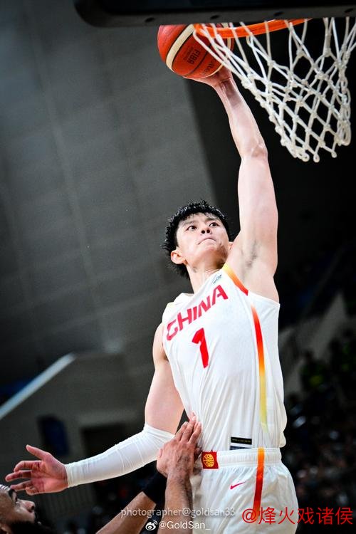 亚预赛-中国男篮101-53狂胜关岛 曾凡博贡献14分8篮板 亚预赛-中国男篮101-53狂胜关岛 曾凡博贡献14分8篮板