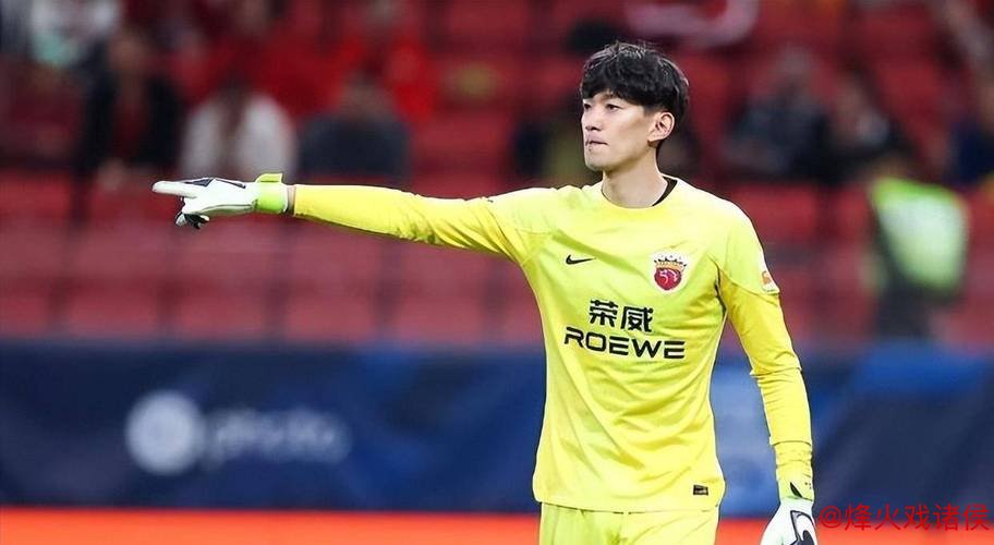 海港门将颜骏凌化身上海文旅大使，热情推荐浦东足球场、东郊宾馆与外滩