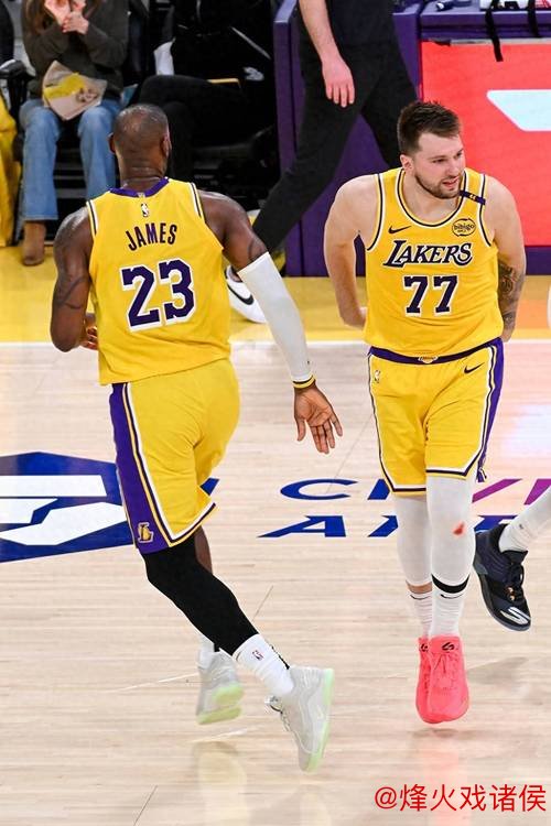 湖人罚球争议:詹姆斯抢镜,还是东契奇“软弱”取胜? 湖人罚球争议:詹姆斯抢镜,还是东契奇“软弱”取胜?