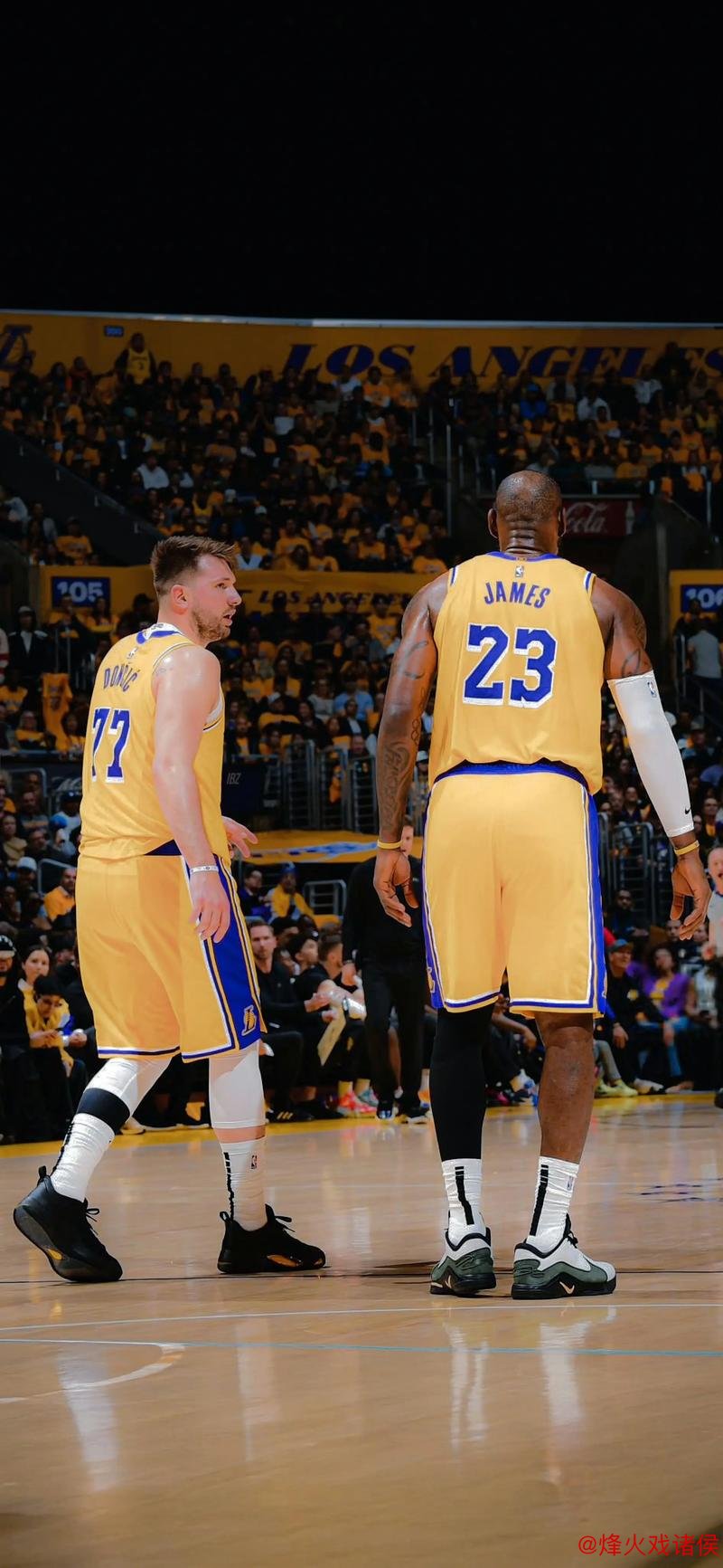 湖人罚球争议:詹姆斯抢镜,还是东契奇“软弱”取胜? 湖人罚球争议:詹姆斯抢镜,还是东契奇“软弱”取胜?