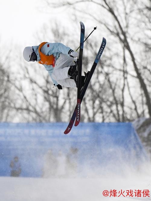 滑雪世界杯阿斯本站：李方慧勇夺金牌，苏翊鸣斩获银牌